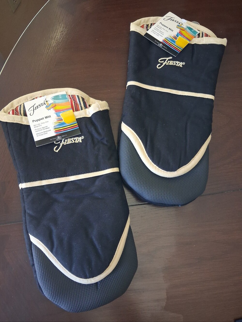 FIESTA Puppet Oven Mitt Set- Beige/ Black